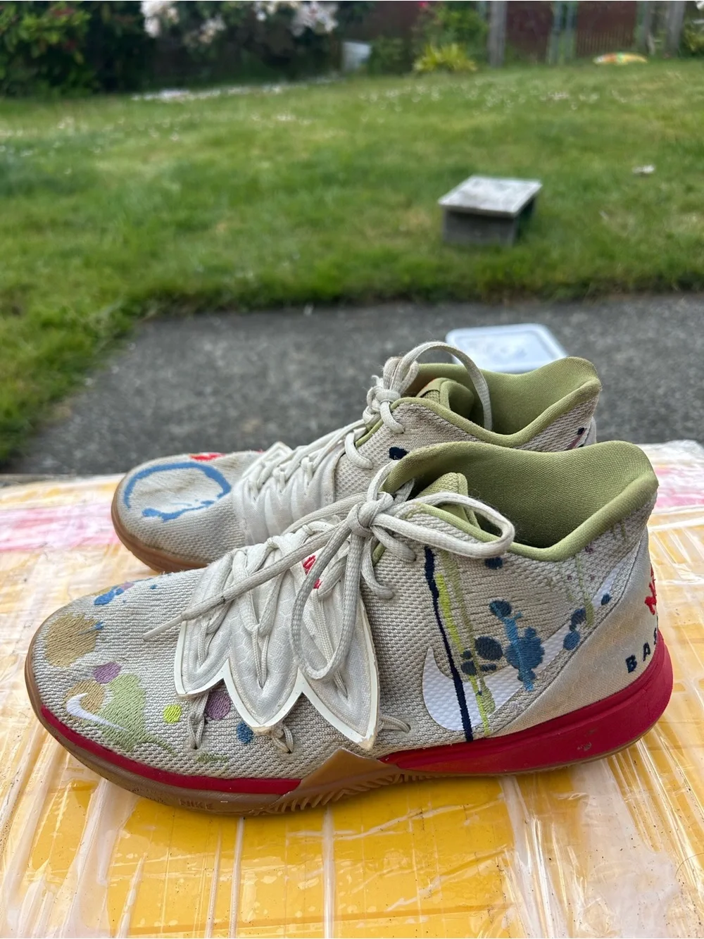 NIKE KYRIE 5 CQ4326-100 BANDULU Boy’s Multicolor Athletic Sneakers Size 7Y
